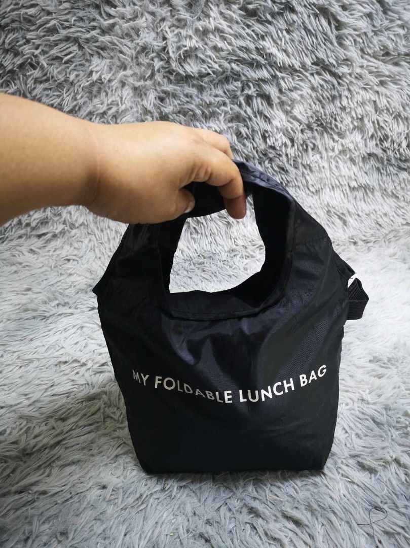 Black Foldable Lunch Bag (Category: Food Organization & Storage) located in Santa Cruz. Submitted by jmy_surplus.2 (Listing ID 1365694045, Image 2). Description: Size ; L - 8 W - 11.4 Color ; Black Type ; Lunch bag Brand ; No brand Material ; Nylon Style ; Black Lunch bag LR 79 JMY 4.