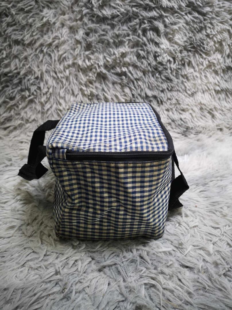 Blue Checkered Zip Around Lunch Bag (Category: Food Organization & Storage) located in Santa Cruz. Submitted by jmy_surplus.2 (Listing ID 1365686421, Image 2). Description: Size ; L - 6 W - 9 Color ; Blue Type ; Lunch Bag Brand ; No brand Material ; Nylon Style ; Blue Lunch Bag LR 79 JMY 4.