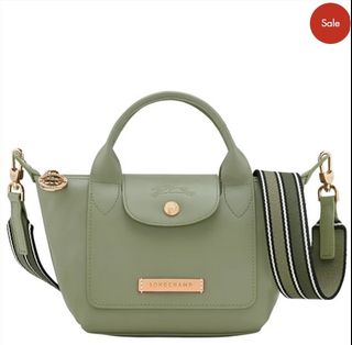 (Category: ) located in . Submitted by parisbag2000 (Listing ID 1365700481, Image 1). Description: .