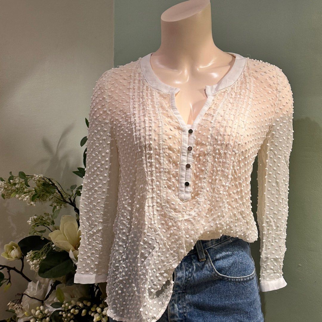 Classy White MANGO MNG Longsleeve Button-down Blouse (Category: Blouses) located in Antipolo. Submitted by raines.picks (Listing ID 1365816307, Image 3). Description: - Small on tag. fits xs-s - Sheer (see-through), but super sexy - Slightly Strechable material.