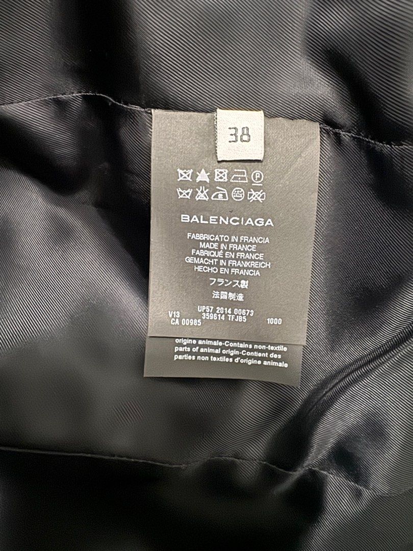 Coat （分類：外套及戶外衣服）位於 Hong Kong。 由 reen8181 提交（商品編號 1365732513，圖片 7）。簡介： 。