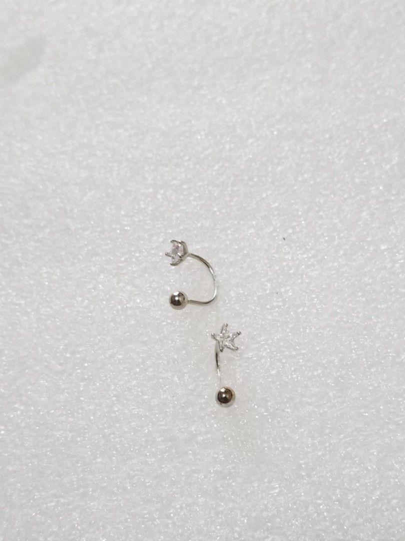 DELICATE LOOP EAR STUDS （分類：耳環）位於 Hong Kong。 由 annasam186 提交（商品編號 1355537657，圖片 3）。簡介： Delivery available by normal post or SF EXPRESS。