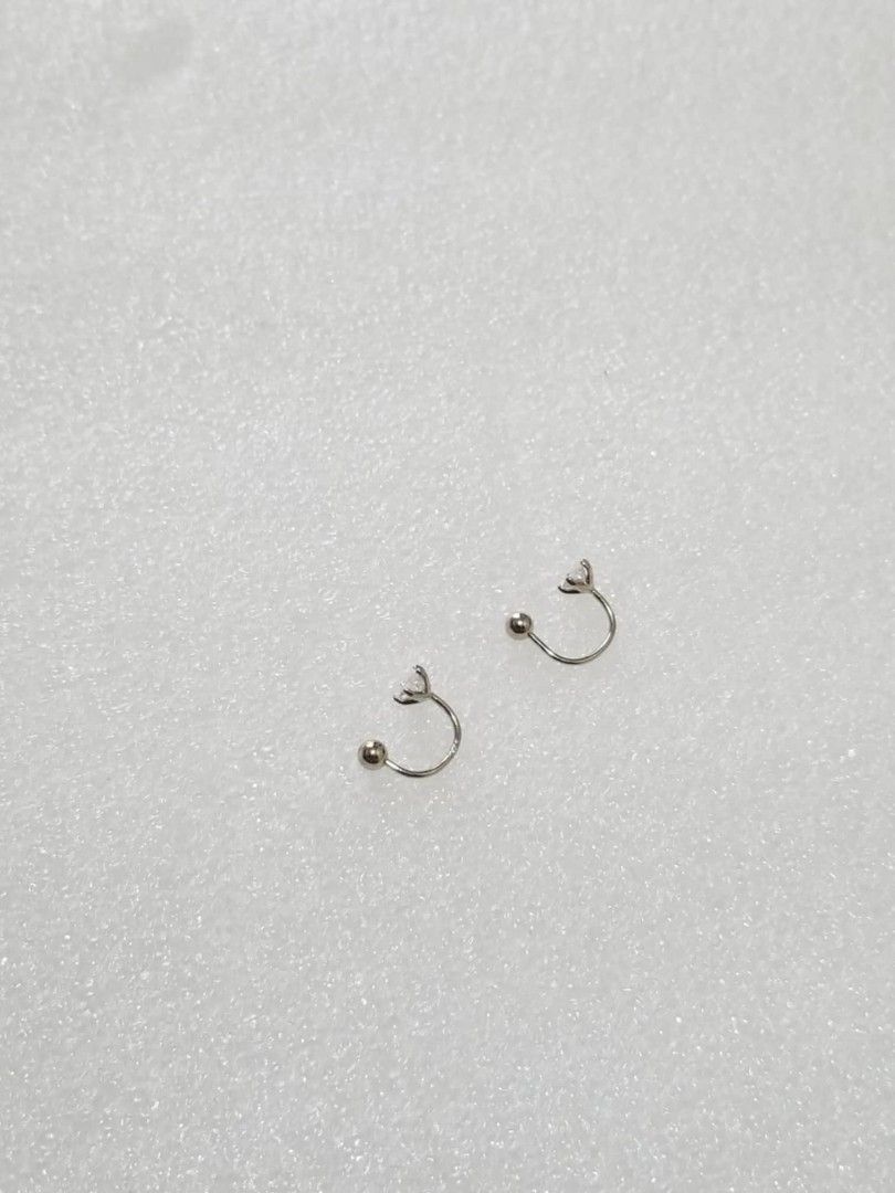 DELICATE LOOP EAR STUDS （分類：耳環）位於 Hong Kong。 由 annasam186 提交（商品編號 1355537657，圖片 2）。簡介： Delivery available by normal post or SF EXPRESS。