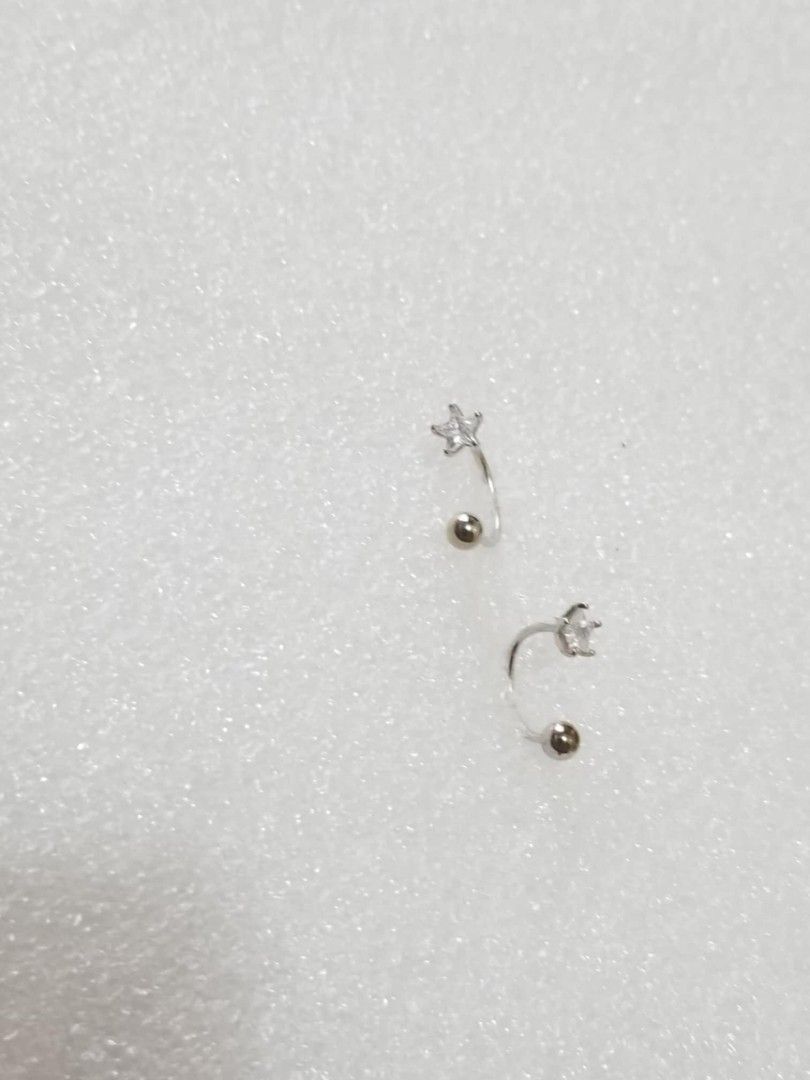 DELICATE LOOP EAR STUDS （分類：耳環）位於 Hong Kong。 由 annasam186 提交（商品編號 1355537657，圖片 6）。簡介： Delivery available by normal post or SF EXPRESS。