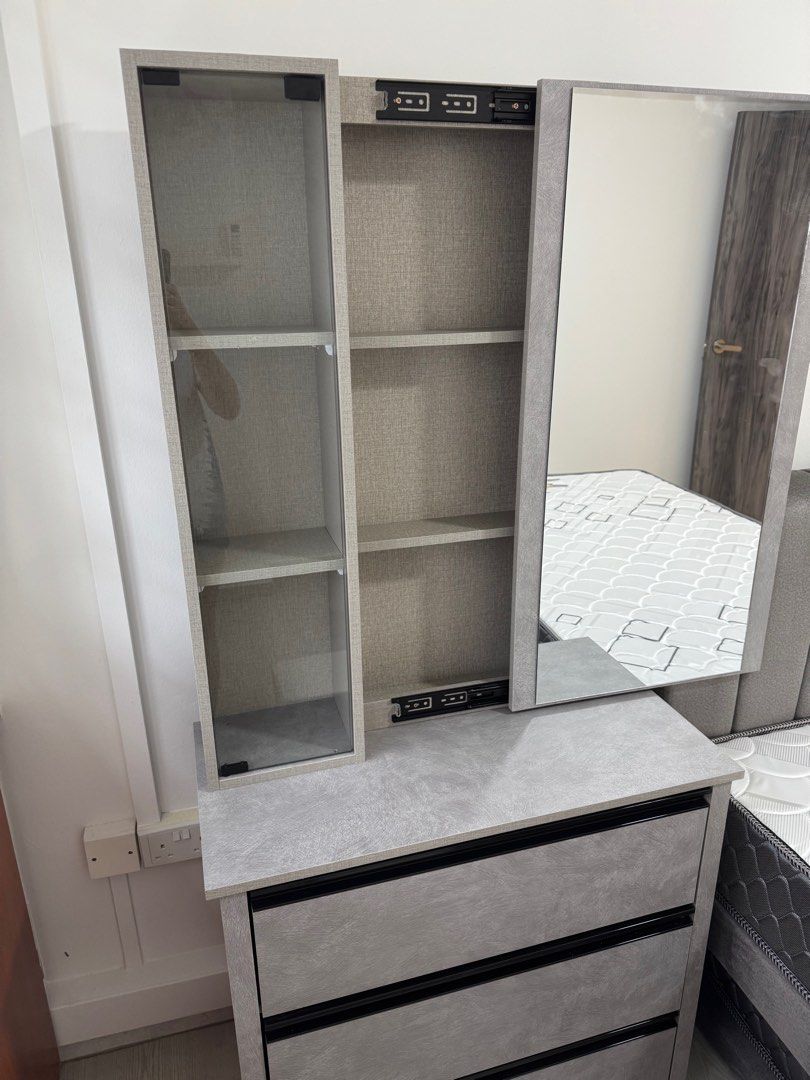 Dressing table (Category: Tables & Sets) located in Singapore. Submitted by candy256 (Listing ID 1365788947, Image 1). Description: This is a brand new dressing table. As the the bedroom unable to fit with the dressing table so decided to sell Measurement: H:67.2’ W:31’ D15’ .