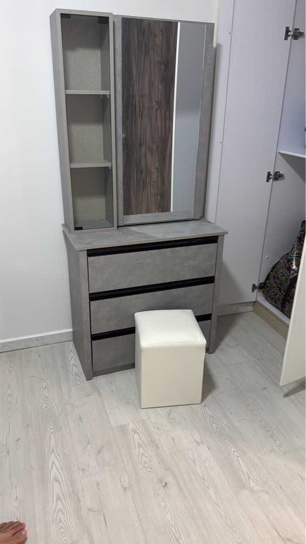 Dressing table (Category: Tables & Sets) located in Singapore. Submitted by candy256 (Listing ID 1365788947, Image 3). Description: This is a brand new dressing table. As the the bedroom unable to fit with the dressing table so decided to sell Measurement: H:67.2’ W:31’ D15’ .