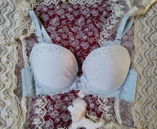 (Category: ) located in . Submitted by Mine_to_yours_decluttemycloset (Listing ID 1365657420, Image 1). Description: .