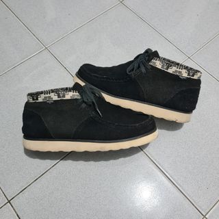 (Category: ) located in . Submitted by shoes_picious (Listing ID 1365665318, Image 1). Description: .