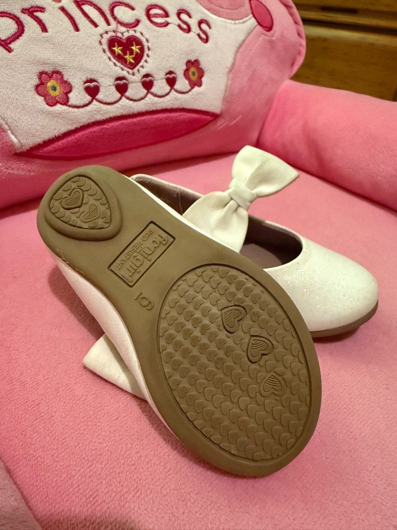 Fioni Girl White Shoes (Category: Babies & Kids Fashion) located in Subic. Submitted by gabbisaur (Listing ID 1365715596, Image 2). Description: Size 6 .