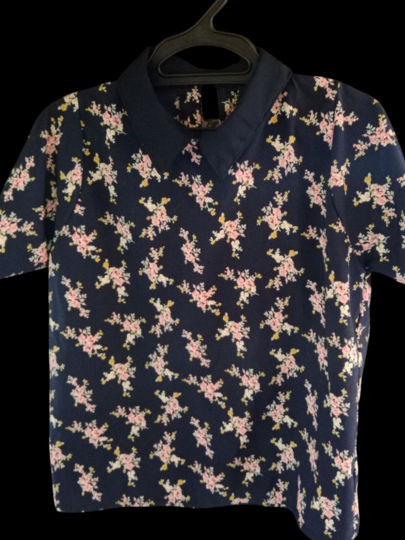 Floral Navy Blue Floral Blouse with collar (Category: Blouses) located in Bulacan. Submitted by mrnnlyss (Listing ID 1365692000, Image 3). Description: Used Once 🔸Can fit Small to Medium 🔸First pic for inspo only, 2nd pic onwards for actual item 🔸PM for inquiries/ more pics RFS: decluttering (doesn't fit me anymore) ❗Payment first policy ❗No return, No exchange.