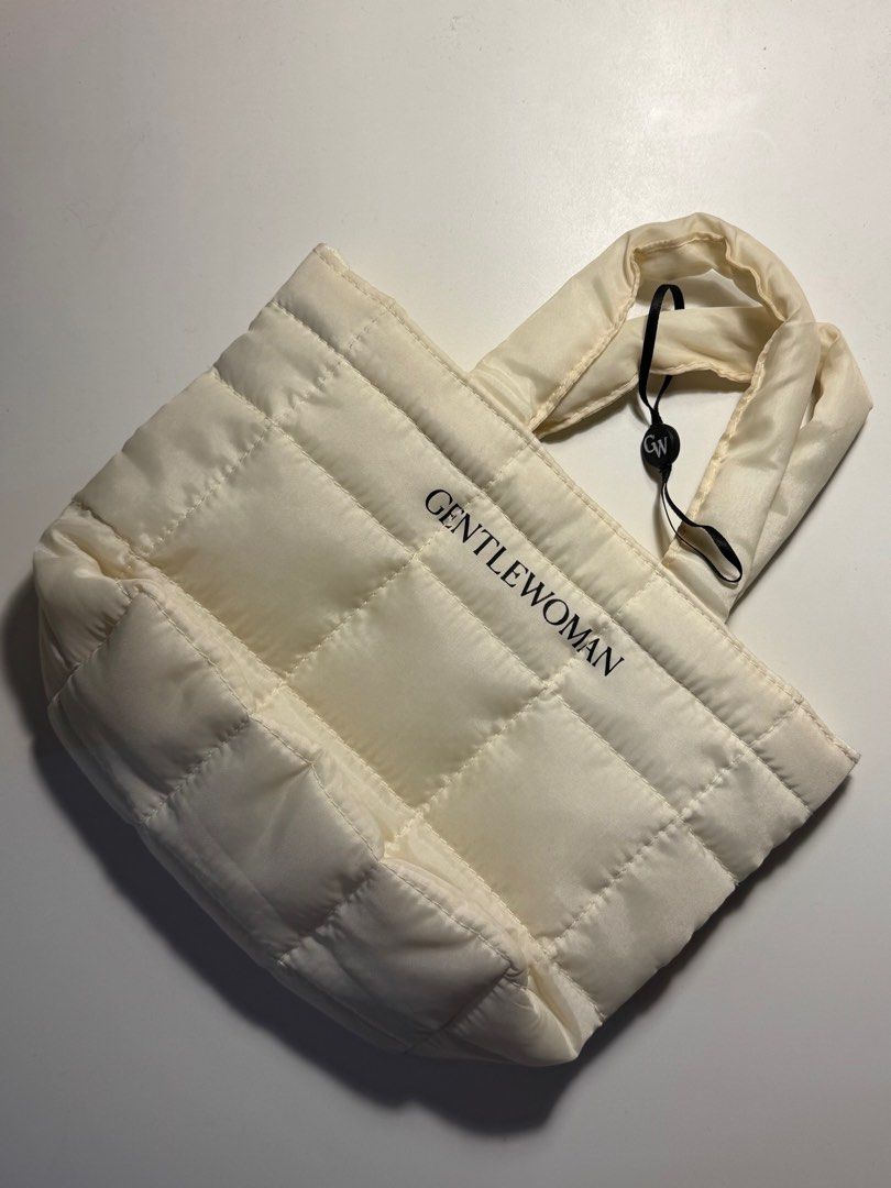 Gentle Woman Puffer tote Small (Category: Purses & Pouches) located in Manila. Submitted by chicky_nuggies (Listing ID 1365765892, Image 2). Description: - GW Small puffer tote - Used it twice - still has the small GW string tag - Decluttering 📍Taft, Manila.