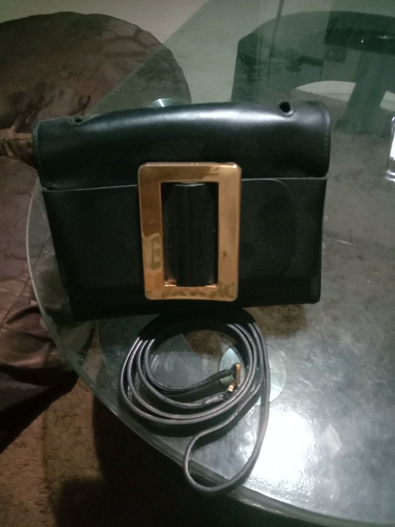 GUARANTEED AUTHENTIC BOYY SLING BAG (Category: Luxury Bags & Wallets) located in Bay. Submitted by bunyeaimeevanessa150 (Listing ID 1365773859, Image 2). Description: Authentic good as new.