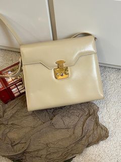 （分類：）位於 。 由 briegalw 提交（商品編號 1365768010，圖片 1）。簡介： 。