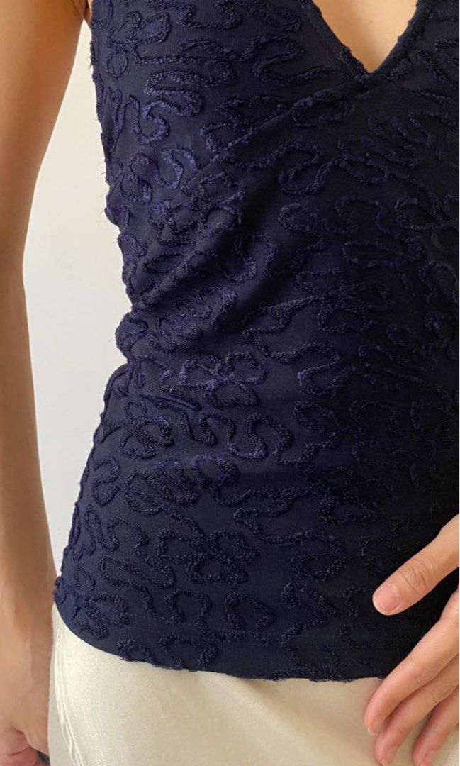 Halter Top V Neck (Category: Sleeveless) located in Meycauayan. Submitted by ren_recycled (Listing ID 1365675561, Image 3). Description: - Textured Halter Top - Navy Blue - XS , S, Petite, Medium - Bought from shop.florice on IG - RFS: Wrong size.