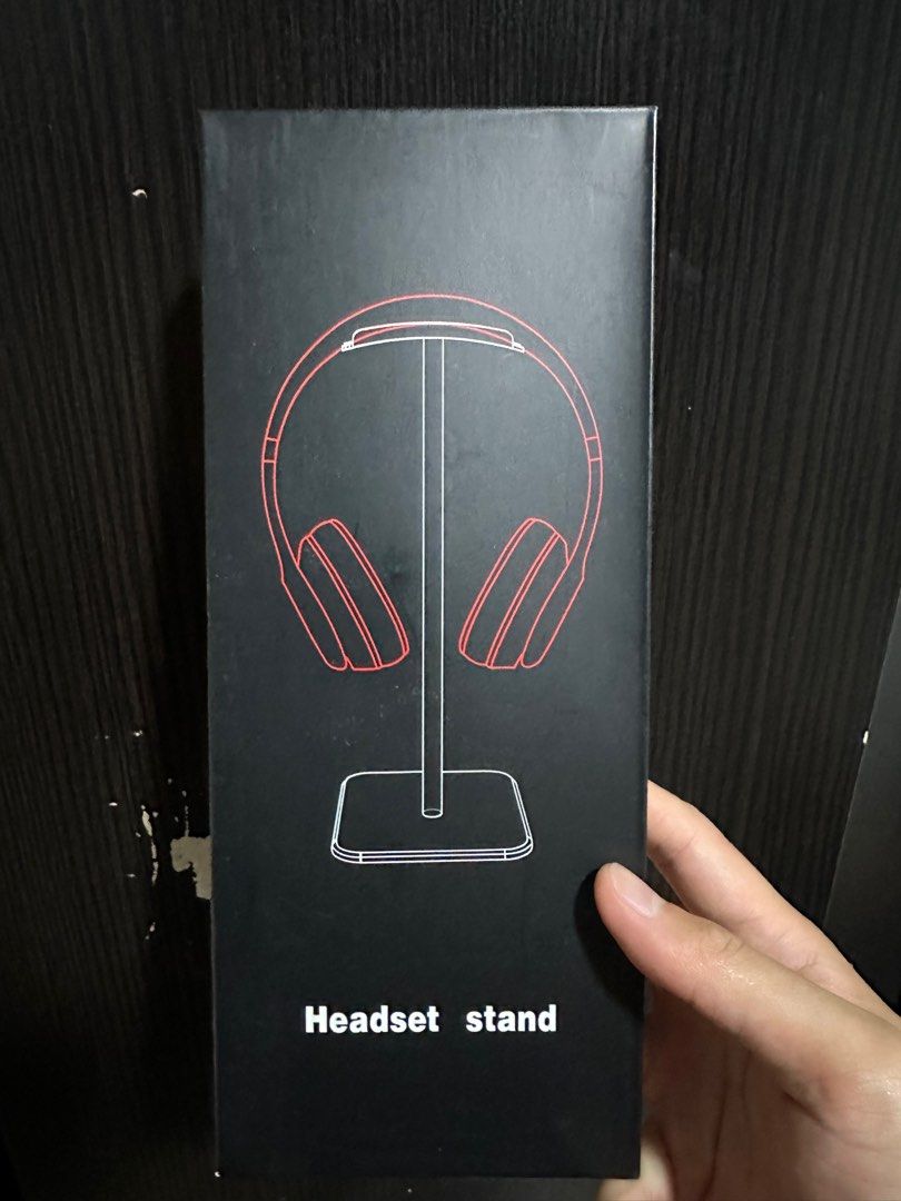 Headphone stand (Category: Headphones & Headsets) located in Singapore. Submitted by airbus_350 (Listing ID 1365762761, Image 1). Description: Meet at Bukit Batok MRT.