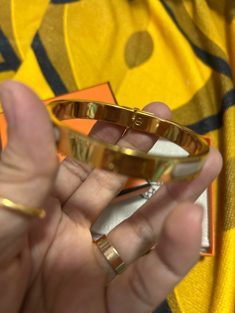 Hermes mini K clic clac (Category: Luxury Accessories) located in Quezon City. Submitted by lalaandkiki (Listing ID 1365814723, Image 3). Description: Complete set with receipt .