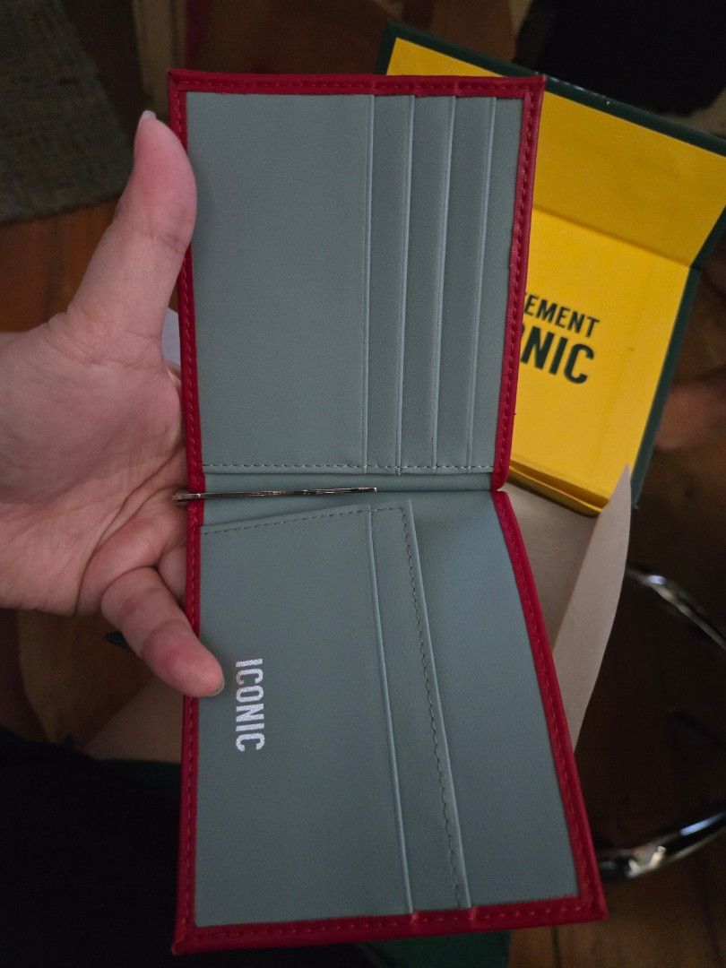 Iconic Cardholder/ Cash holder/ Wallet (Category: Wallets & Card Holders) located in Las Pinas. Submitted by ctarandomstuff (Listing ID 1365776908, Image 2). Description: -Cash clip and cardholder -New and unused -Penguin design.