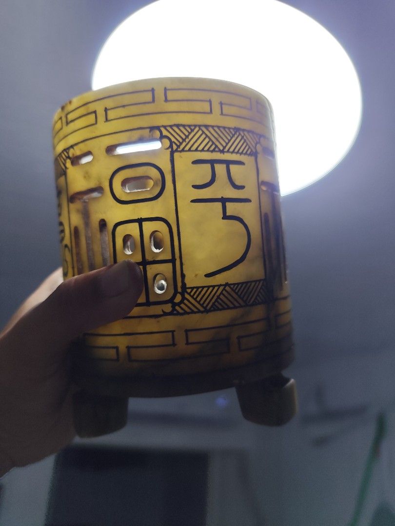 Jade (Category: Everything Else Others) located in Navotas City. Submitted by mistej (Listing ID 1365815217, Image 3). Description: large antiq jade caligraphy holder thrifted mesage me for more details.