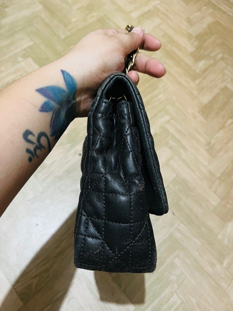 j.estina (Category: Luxury Bags & Wallets) located in Santiago. Submitted by luxuryfindforlessph (Listing ID 1365789175, Image 3). Description: May part na faded na.