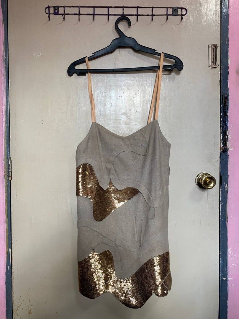 Just Cavalli Beige Sequin Embellished Cami Top (Category: Others Tops) located in Quezon City. Submitted by queentasha (Listing ID 1365669266, Image 2). Description: Beige Sequin Embellished Cami Top Just Cavalli in Size 42 Mainly Size Small.