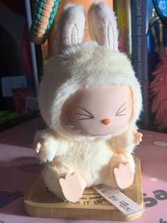 Labubu V2 Have A Seat - Sisi 💛