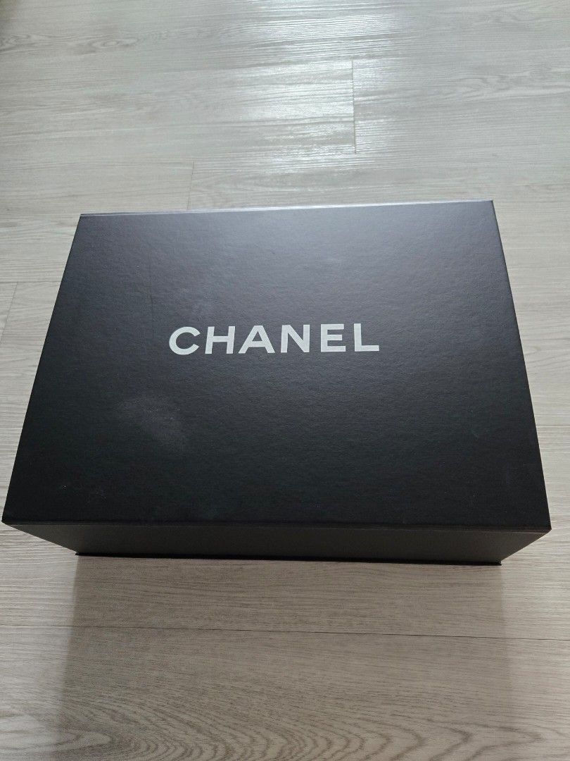 LNIB Chanel Old Medium Le Boy AGHW full set with orig receipt (Category: Bags & Wallets) located in Singapore. Submitted by missgohmot10961 (Listing ID 1365693418, Image 1). Description: Bought from HK Lee Gardens branch for $7,400sgd hand carried and paid taxes. photos shows everything receipt, condition of the bag. what it includes: the box,wrapping & stuffings, original receipt [matching my name, so don't worry if it is non-authentic] authenti