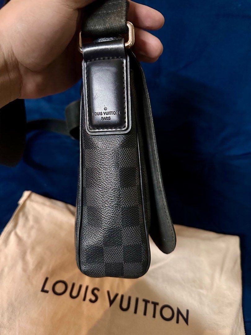 Louis Vuitton District (Category: Luxury Bags & Wallets) located in Quezon City. Submitted by _legitAF (Listing ID 1365756961, Image 3). Description: For sale only!! Louis Vuitton District PM Damier Graphite Retails around 100k With dustbag Authentic Money back!! ISSUE: Cracks ( See last photo) Meet up preferably in Sun Residences Condo, QC area .