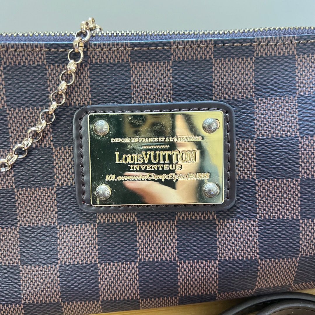 LV Eva Clutch Damier Sling Bag (Category: Luxury Bags & Wallets) located in Antipolo. Submitted by mjlenihcpreloved (Listing ID 1330508710, Image 2). Description: .