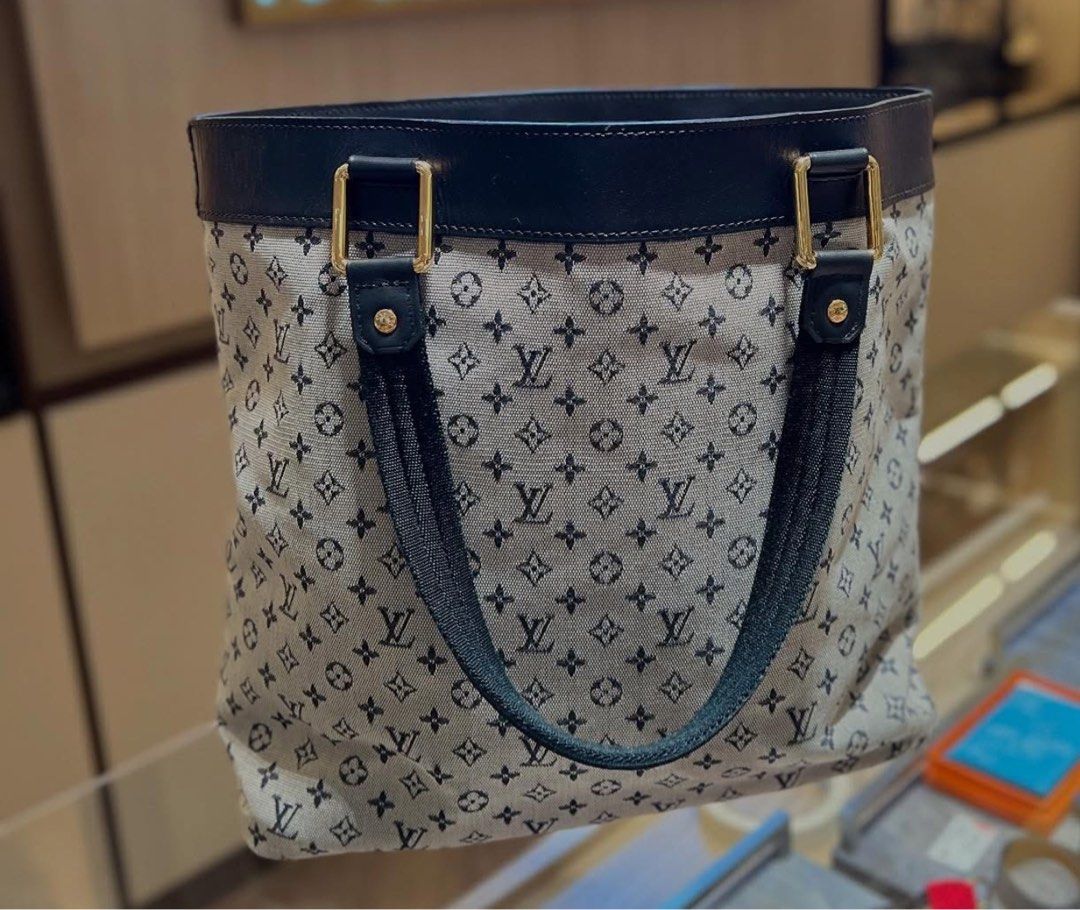 Lv mini lin (Category: Luxury Bags & Wallets) located in Santa Ana. Submitted by astonandariana (Listing ID 1365680392, Image 2). Description: NEVER USED! Stored at closet only.