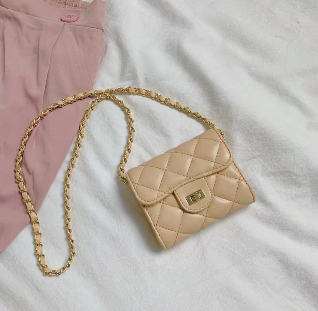 Mini Bag (Category: Cross-body Bags) located in Singapore. Submitted by meowinstocks (Listing ID 1365825913, Image 1). Description: Brand New Mini Bag Super pretty🤍 Free normal postage for fast deal!.