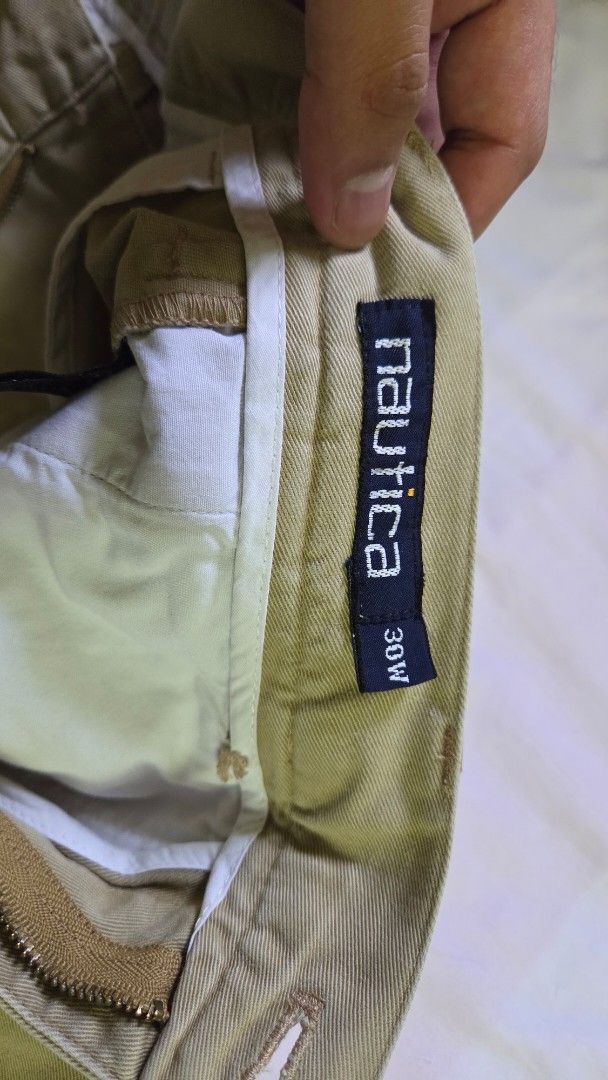 Nautica Khaki Shorts (Category: Shorts) located in Makati City. Submitted by ifyouknowmeok (Listing ID 1365695894, Image 3). Description: Size 30W issue zipper pull.