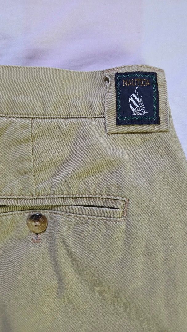Nautica Khaki Shorts (Category: Shorts) located in Makati City. Submitted by ifyouknowmeok (Listing ID 1365695894, Image 1). Description: Size 30W issue zipper pull.
