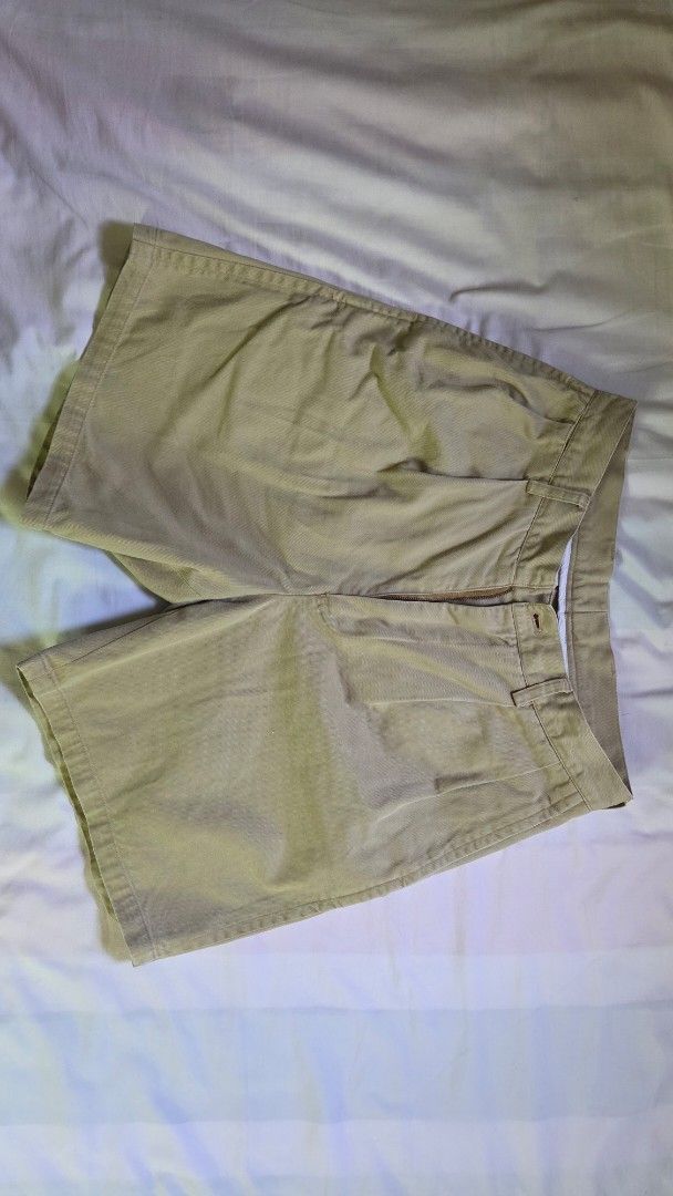 Nautica Khaki Shorts (Category: Shorts) located in Makati City. Submitted by ifyouknowmeok (Listing ID 1365695894, Image 2). Description: Size 30W issue zipper pull.