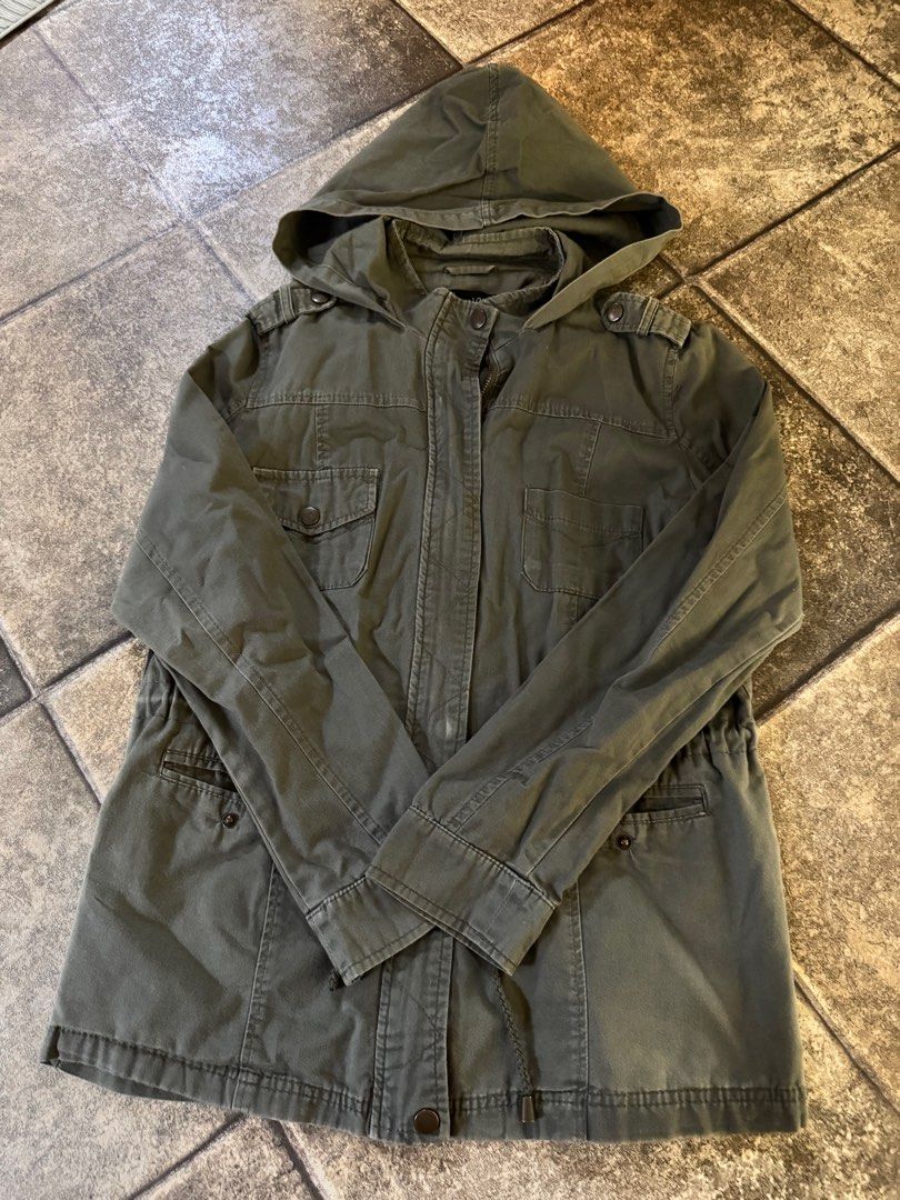 New Look Military Style Jacket (Category: Coats, Jackets and Outerwear) located in Pasig City. Submitted by denisecerda1221 (Listing ID 1365670464, Image 1). Description: RFS: cleaning out my sister’s closet. PLEASE READ CAREFULLY Delivery fee c/o buyer and WILL BE THE ONE TO ARRANGE shipping via grab/lalamove/gogoexpress or LBC/J&T for provincial. I won’t allow buyers who make excuses to ask me to arrange shipping for them..