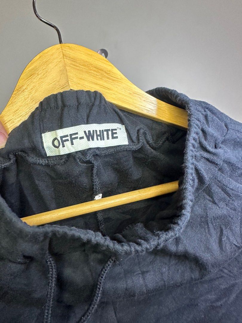 OFF WHITE (Category: Shorts) located in Molave. Submitted by thriftmate13 (Listing ID 1365684736, Image 3). Description: .