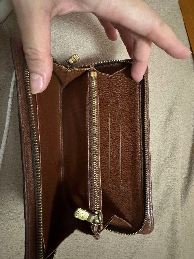 Original LV long wallet (Category: Luxury Bags & Wallets) located in Valenzuela. Submitted by kgscloset (Listing ID 1365715045, Image 2). Description: .