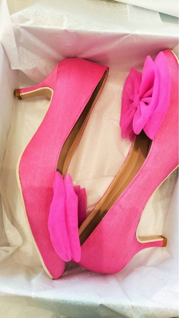 Pink Ribbon Heels (Category: Heels) located in Manila. Submitted by choychoy06 (Listing ID 1365661572, Image 1). Description: Kara Zapatos Color: Pink Design: Ribbon Size: 10 Heels: 2 inches .