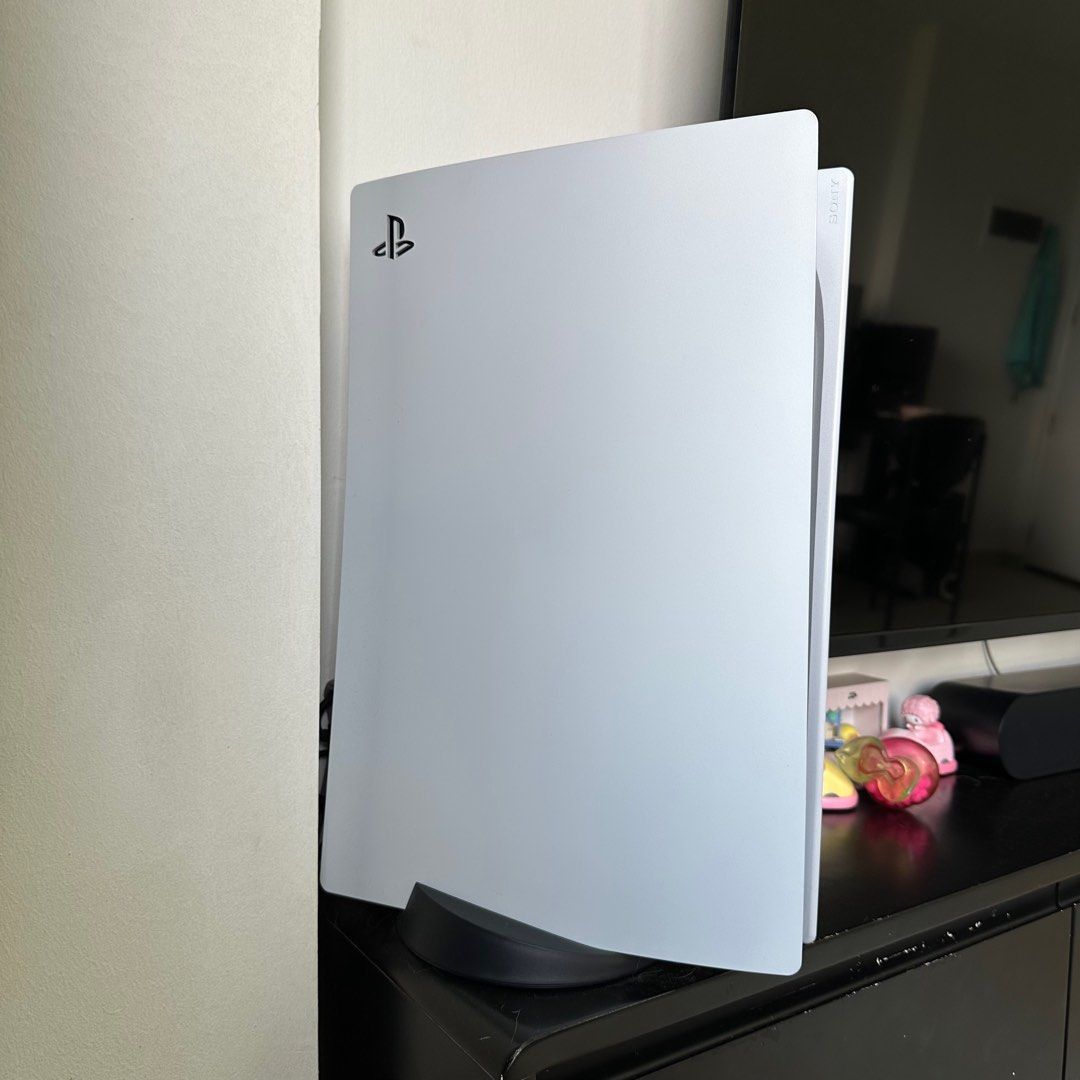 PS5 Disc Version (Category: PlayStation) located in Singapore. Submitted by iucjdj4ifk (Listing ID 1365677598, Image 1). Description: PS5 Disc Version. Hardly play these days as I have a kid now. No time to play so letting it go. Very good condition, no dents or scratches. Displayed on tv console since day 1. Comes with 2 controllers but 1 of the controller has stick drift. The other controller is in mint condition..