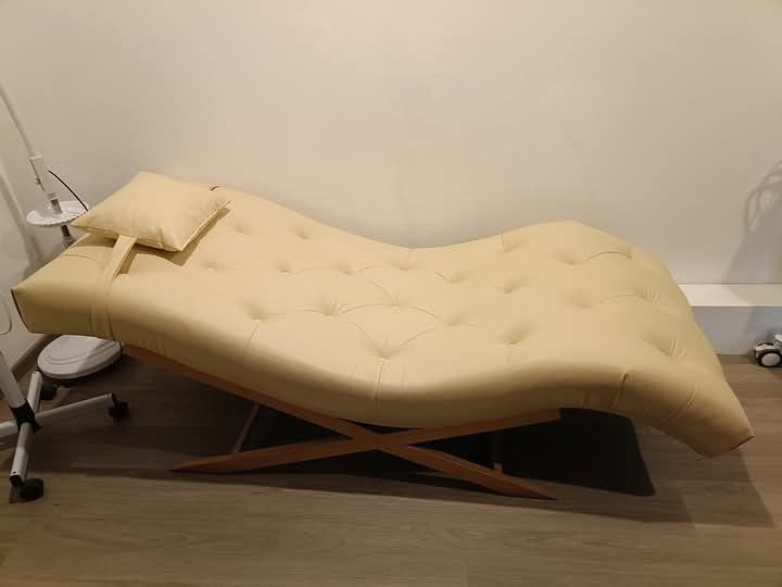 Pullout bed (Category: Bed Frames & Mattresses) located in Las Pinas. Submitted by stylishchique (Listing ID 1365723732, Image 2). Description: good as new, rfs upgrade.