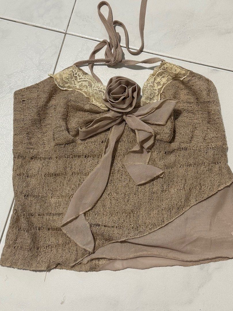 rose vintage blouse from Korea (Category: Blouses) located in Singapore. Submitted by fbdusghk5619002 (Listing ID 1365744640, Image 2). Description: 44~66 size I bought it from Korea I wear this one time it's rlly mature and feminine .