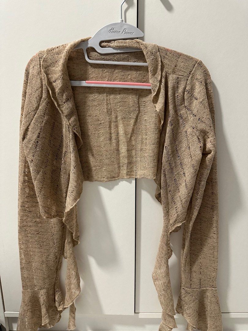 rose vintage blouse from Korea (Category: Blouses) located in Singapore. Submitted by fbdusghk5619002 (Listing ID 1365744640, Image 3). Description: 44~66 size I bought it from Korea I wear this one time it's rlly mature and feminine .