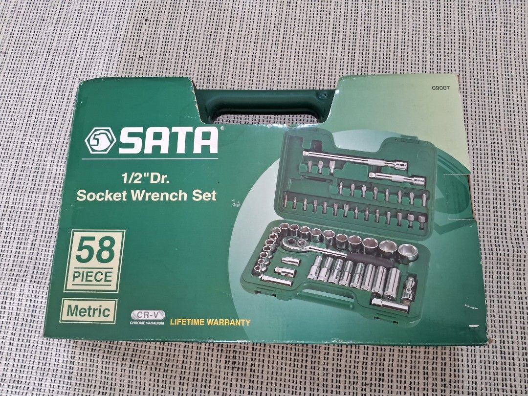 Sata socket set (Category: Home Improvement Tools & Accessories) located in Shah Alam. Submitted by mohde1 (Listing ID 1365695596, Image 1). Description: Set soket Sata 58pcs 1/2" drive full set metric socket, accessories & bits Harga tidak termasuk pos weight 5kg.