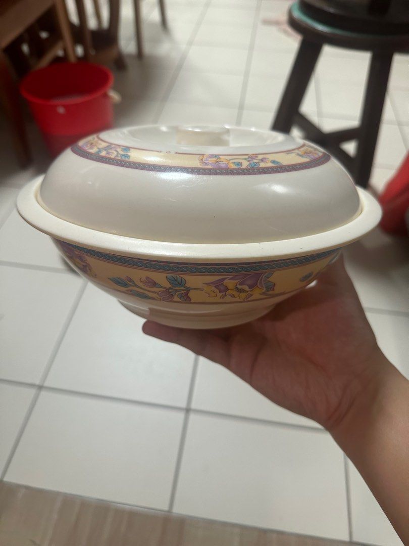 Serving pot (Category: Dinnerware & Cutlery) located in Singapore. Submitted by chuazi (Listing ID 1365733220, Image 2). Description: Porcelain - $10 Plastic - $5.