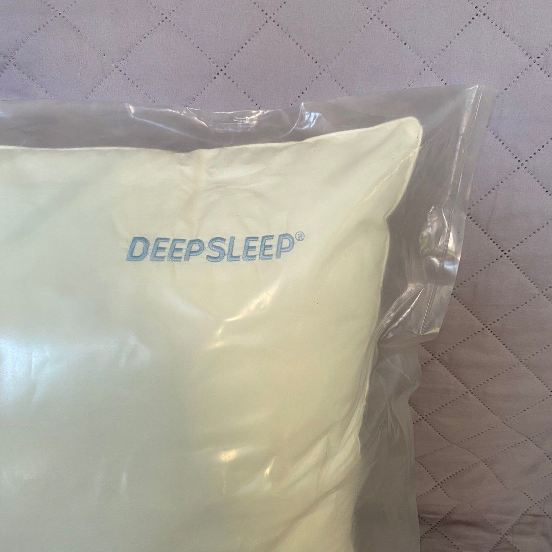 Simmons Deepsleep Pillow (Category: Bedding & Towels) located in Quezon City. Submitted by nikknacks (Listing ID 1365647756, Image 3). Description: The Simmons DeepSleep Pillow is filled with a high quality blend of springy fibre, designed with non-allergenic and anti-dustmite properties for long lasting comfort throughout the night. Soft & Plump Need not puff up your pillow to enjoy the plump and softness of the pillow. Non-Allergenic Non-allerg
