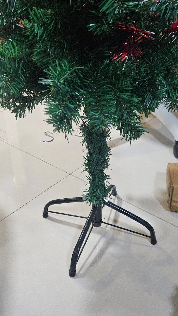 Small Xmas Tree with Ornaments65075501705731112