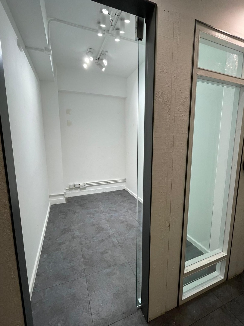 Tsim Sha Tsui shop for rent ~ Tsim Sha Tsui SOLO upstairs shop nice unit (beauty, retail)62863194322050112