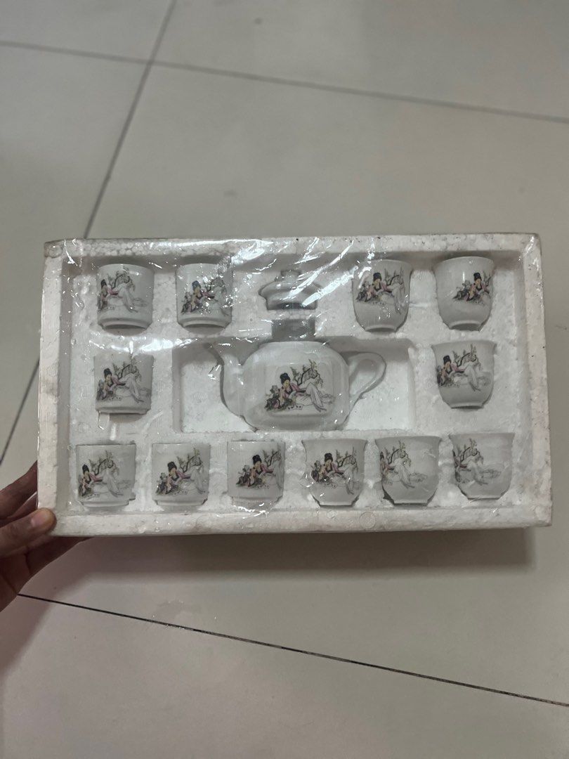 Teapot set (Category: Coffee & Tea Tableware) located in Pasig City. Submitted by notyouraveragestuff (Listing ID 1365690354, Image 2). Description: Brand new and sealed Tea set 12 tea cups and teapot No issue Rfs: decluttering.