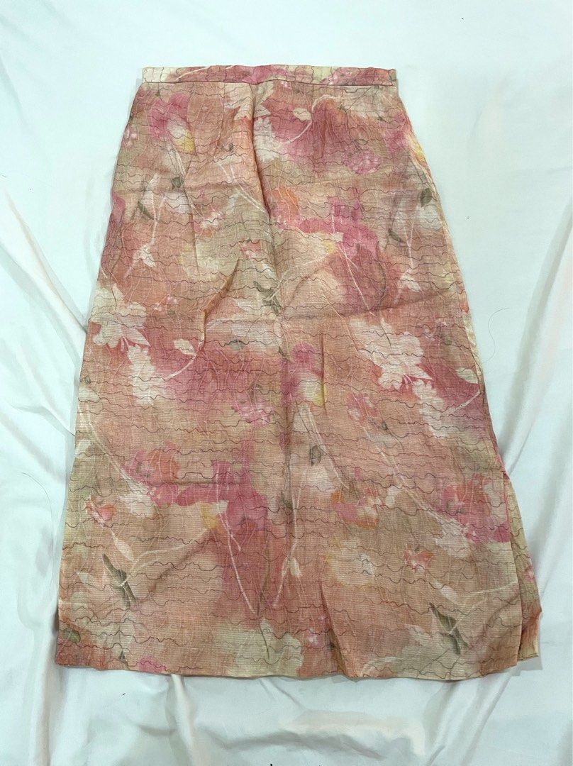 Textured floral skirt (Category: Skirts) located in Bacolod City. Submitted by declutter___byB (Listing ID 1365752300, Image 1). Description: Vv nice for various occassions.