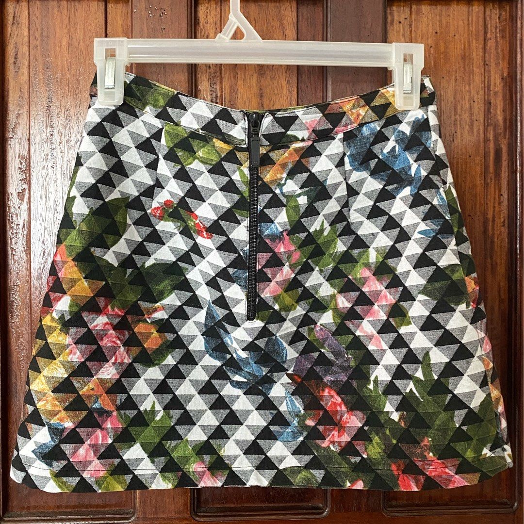 Topshop Mini Skirt Zara (Category: Skirts) located in Quezon City. Submitted by natashasy (Listing ID 1365801893, Image 3). Description: Topshop Mini Skirt Aztec Print Black zipper back Dimensions when laid flat: Length: 14 inches Waist: 13-13.5 inches Hips: 16.5 inches.