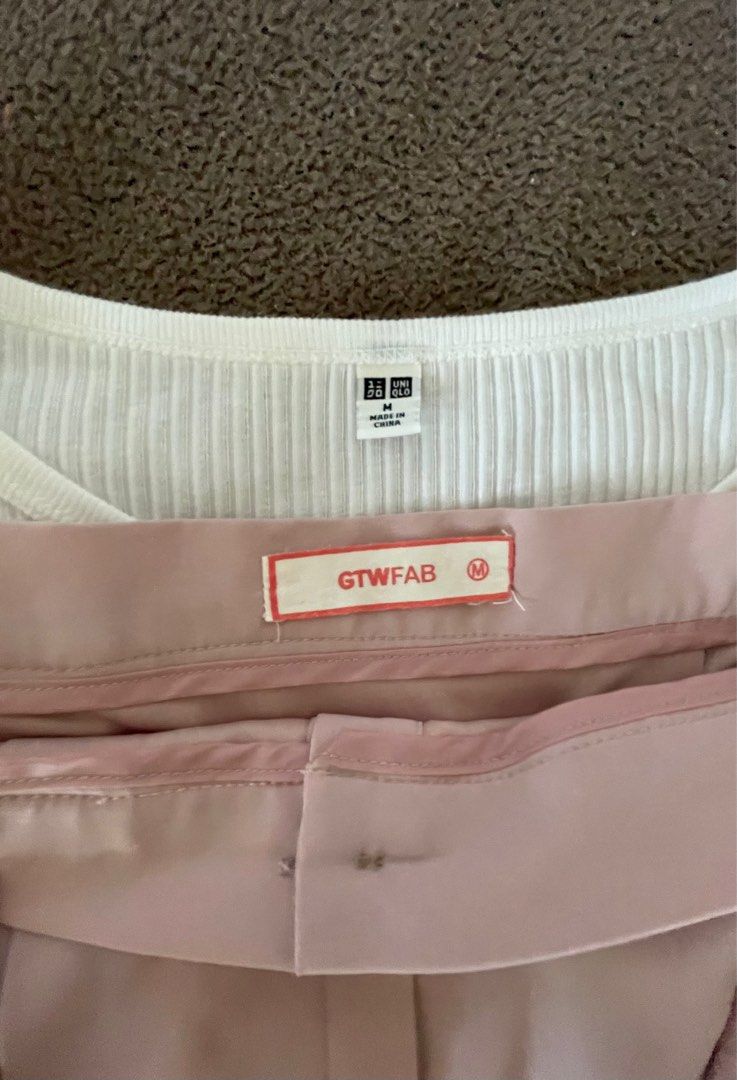 Uniqlo Cropped Top and GTW Skirt Bundle (Category: Sets or Coordinates) located in Bacolod City. Submitted by bitter_lemon (Listing ID 1365711549, Image 2). Description: uniqlo cropped top Gtw skirt with pockets.